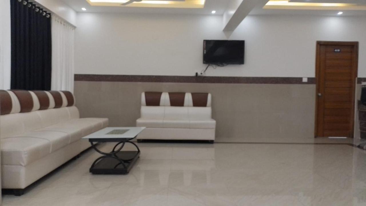 Dwarka Lodging & Boarding Mulki Екстер'єр фото