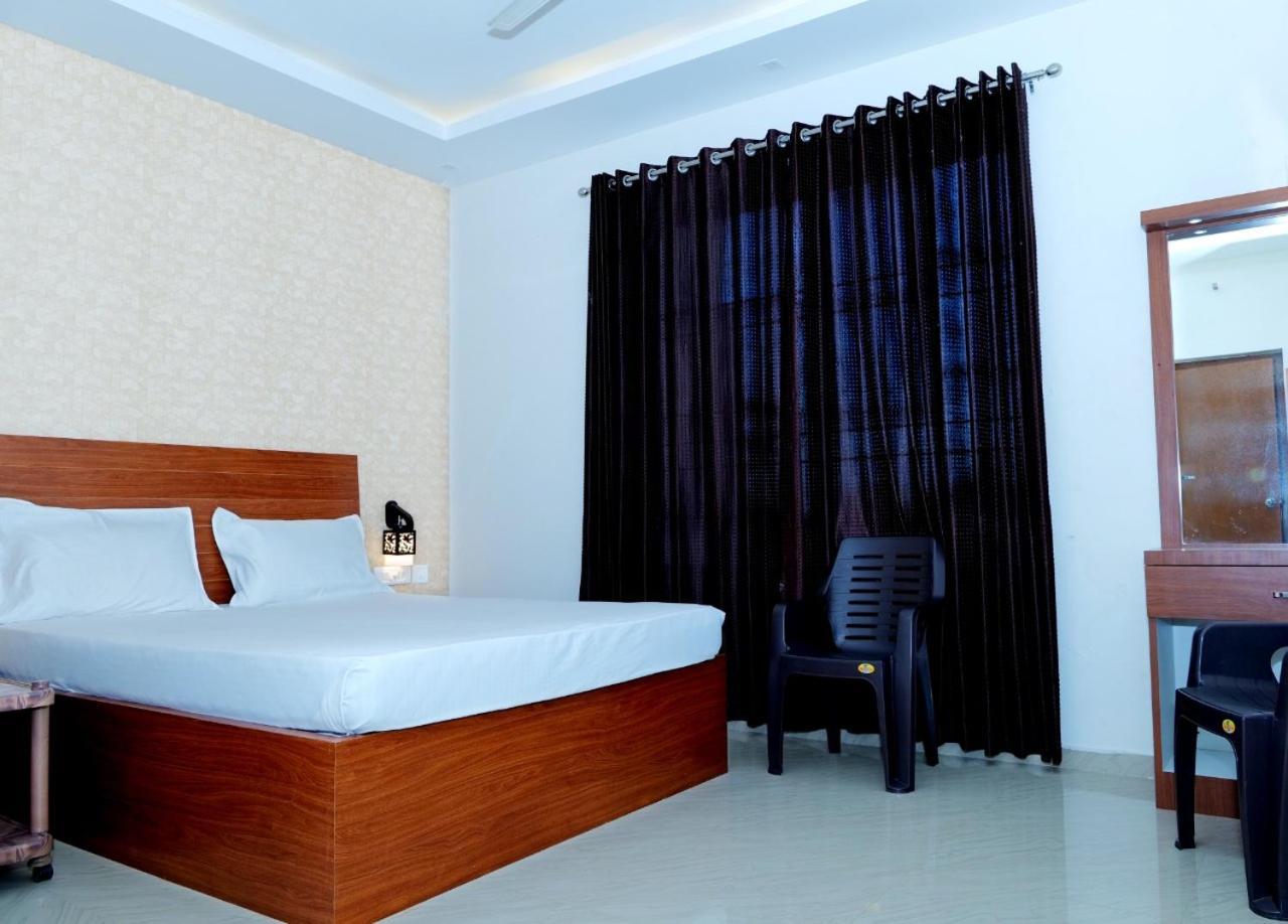 Dwarka Lodging & Boarding Mulki Екстер'єр фото